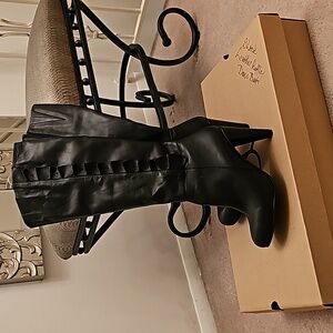 Elegant Black Heeled Boots with Ruffle Detail